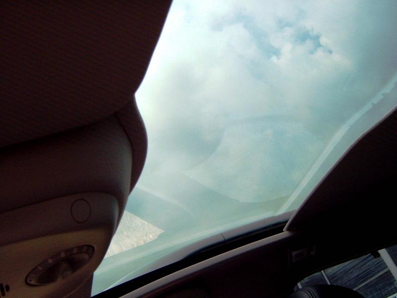 http://www.forum-peugeot.com/Forum/mesimages/13119/TOIT.PANO.JPG