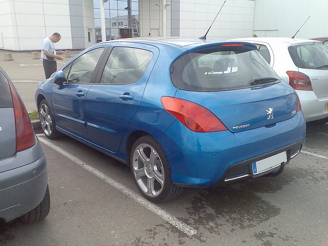 http://www.forum-peugeot.com/Forum/mesimages/145/feustoprouge2.jpg