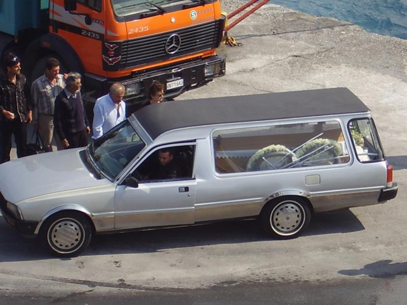 http://www.forum-peugeot.com/Forum/mesimages/16588/505corbillard2.jpeg