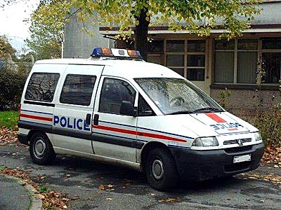 http://www.forum-peugeot.com/Forum/mesimages/16588/wPolice03.jpg