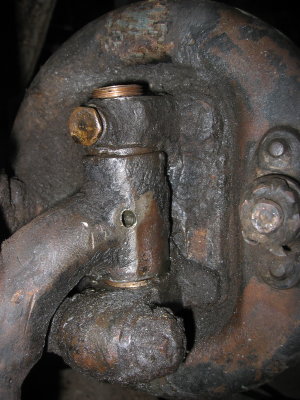 http://www.forum-peugeot.com/Forum/mesimages/17277/Pivot%20roue%20avant%20gauche.JPG