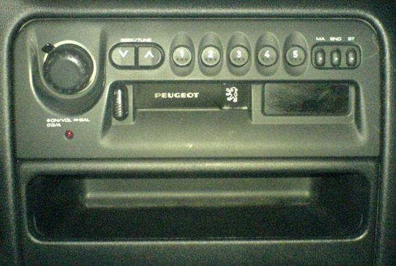 http://www.forum-peugeot.com/Forum/mesimages/18460/Autoradio.JPG