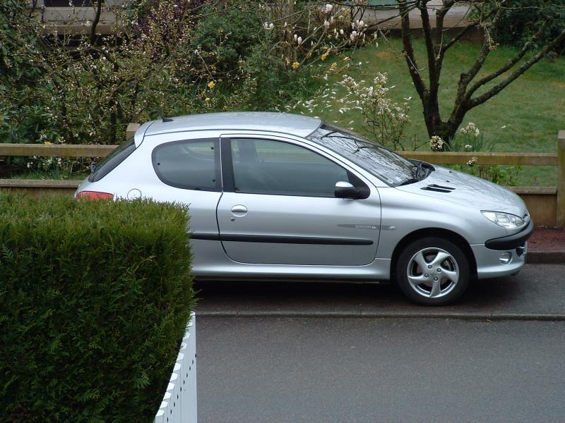 http://www.forum-peugeot.com/Forum/mesimages/19693/206.JPG