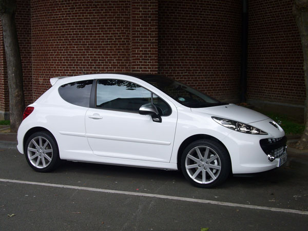 http://www.forum-peugeot.com/Forum/mesimages/20550/P1020962-001-web.jpg http://www.forum-peugeot.com/Forum/mesimages/20550/P1020962-001-web.jpg