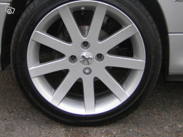 http://www.forum-peugeot.com/Forum/mesimages/21086/pitlane.bridgeREO50.jpg