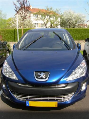 http://www.forum-peugeot.com/Forum/mesimages/21139/Voitures008Medium.jpg