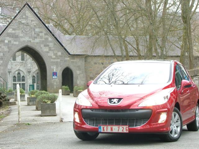 http://www.forum-peugeot.com/Forum/mesimages/22635/20030105PEUGEOT0035bis.jpg