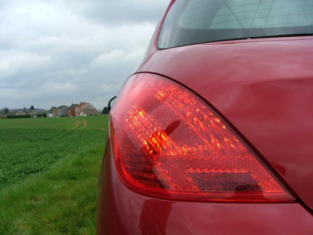 http://www.forum-peugeot.com/Forum/mesimages/22635/2003_0105PEUGEOT0008.jpg