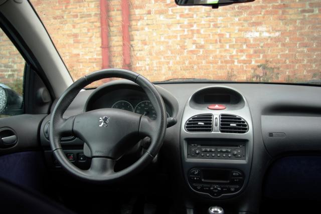 http://www.forum-peugeot.com/Forum/mesimages/23327/206_3.jpg