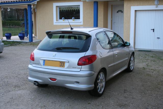 http://www.forum-peugeot.com/Forum/mesimages/23342/206photo1.jpg
