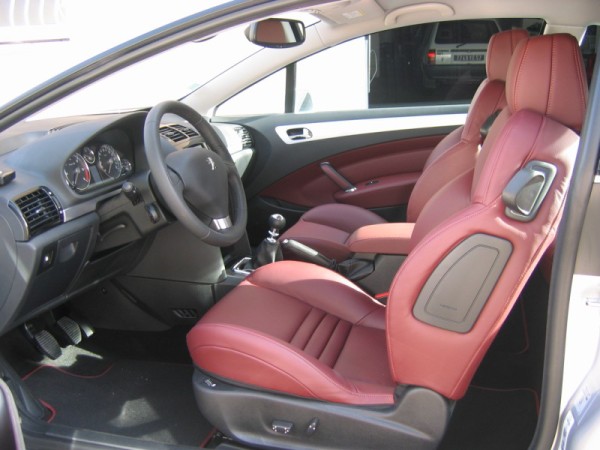 http://www.forum-peugeot.com/Forum/mesimages/23669/414ma407coupe04.10.200814800x600800x600.jpg