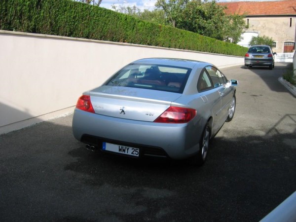 http://www.forum-peugeot.com/Forum/mesimages/23669/414ma407coupe04.10.20085800x600800x600.jpg