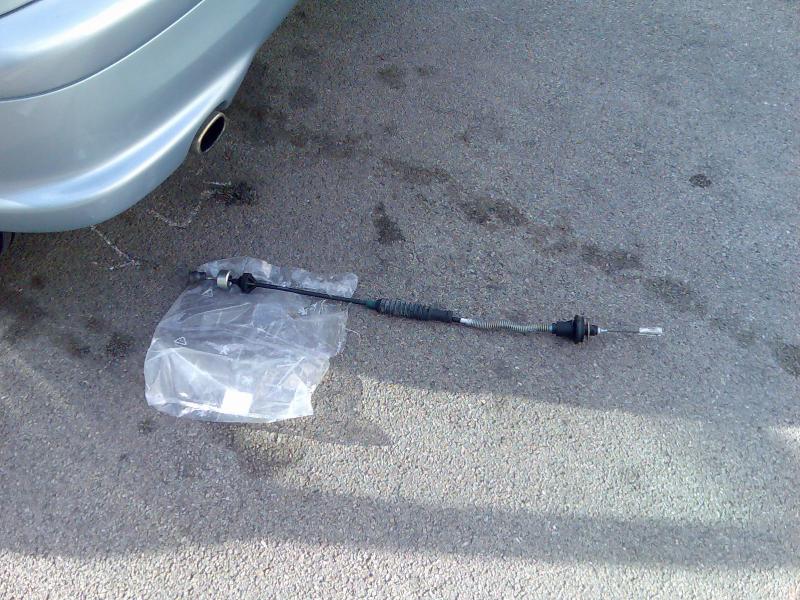 http://www.forum-peugeot.com/Forum/mesimages/43/19-11-07-cable_embrayage.jpg