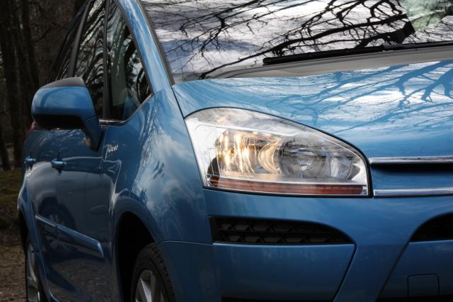http://www.forum-peugeot.com/Forum/mesimages/578/phares.jpg