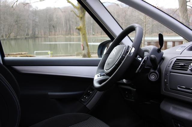 http://www.forum-peugeot.com/Forum/mesimages/578/volant.jpg1..jpg