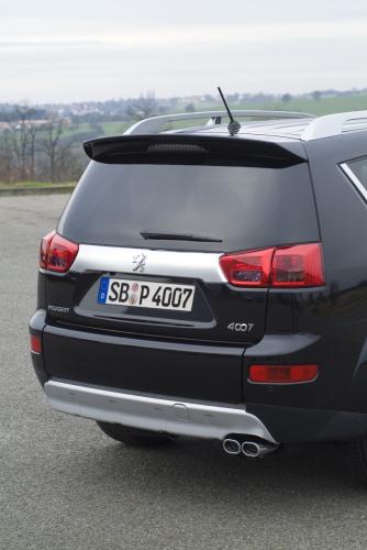 http://www.forum-peugeot.com/Forum/mesimages/7435/4007rc13.jpg
