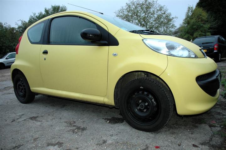http://www.forum-peugeot.com/Forum/mesimages/8015/107jtole.jpg