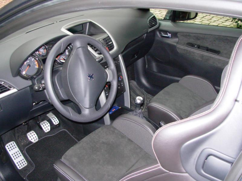 http://www.forum-peugeot.com/Forum/mesimages/8850/207%20RC%204.JPG