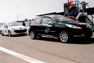 http://www.forum-peugeot.com/images/Image/dijon2007/argentique/coupe-207-sprint-01_tn.jpg