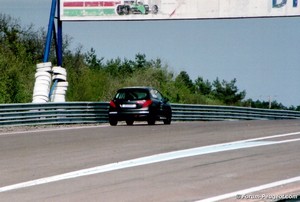 http://www.forum-peugeot.com/images/Image/dijon2007/argentique/coupe-207-sprint-05_tn.jpg