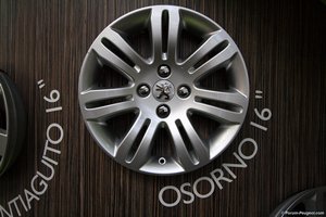 http://www.forum-peugeot.com/images/Image/iaa2007/salon-francfort-0064_tn.jpg