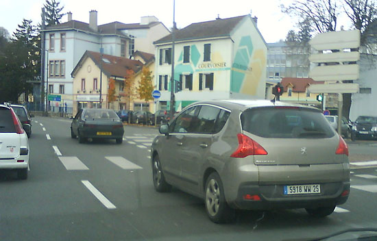 [Image: peugeot-3008-spyshot-01.jpg]