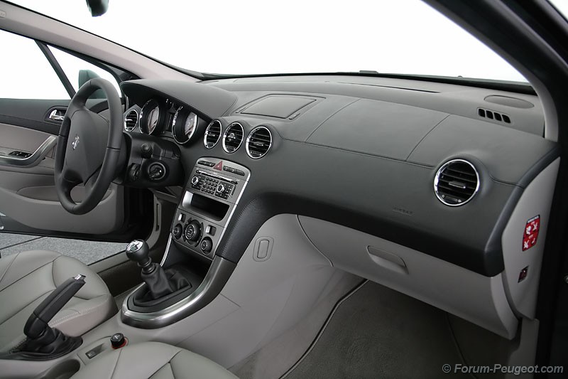 http://www.forum-peugeot.com/images/Image/peugeot-308-16.jpg