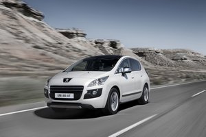 Peugeot 3008 HYbrid4 route
