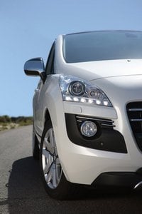 Peugeot 3008 HYbrid4 phare LED