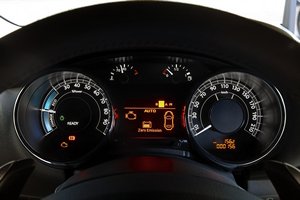 Peugeot 3008 HYbrid4 combin� cadrans