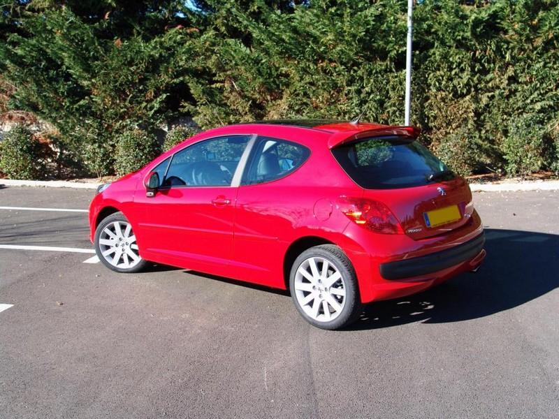 http://www.forum-peugeot.com/images/auto-membres/207-thp-gerard13-03.jpg