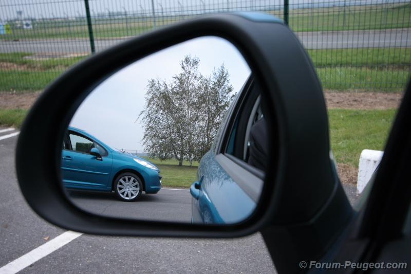 http://www.forum-peugeot.com/images/auto-membres/duel-207-neysha-02.jpg