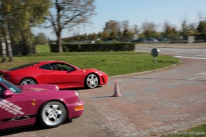 http://www.forum-peugeot.com/images/ferrari-porsche/circuit-val-d-or-18_tn.jpg
