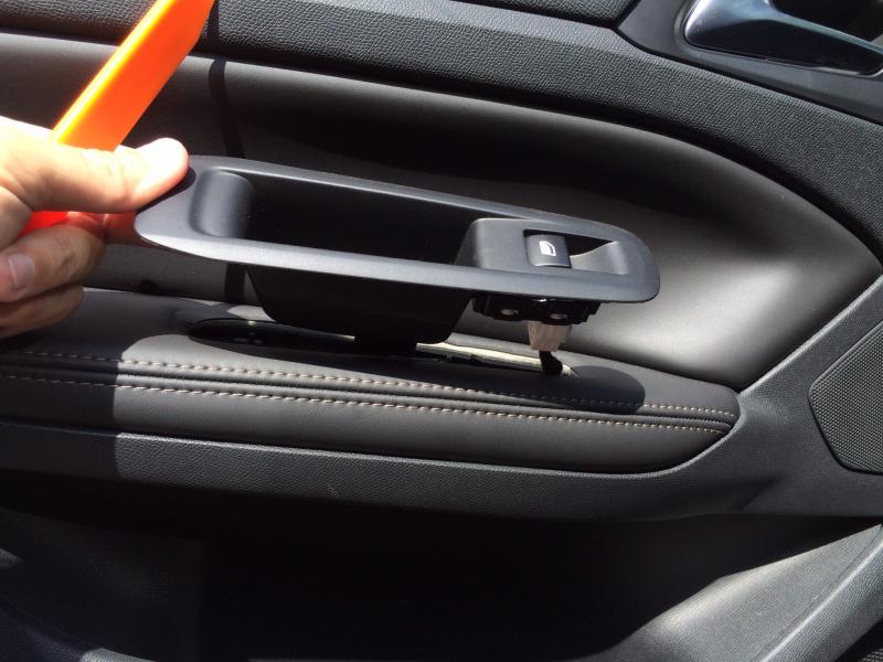Demontage des garnitures de porte 308 t9 | Forum Peugeot