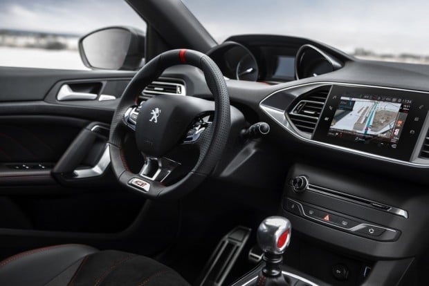 Le poste de conduite de la Peugeot 308 GTi by Peugeot Sport