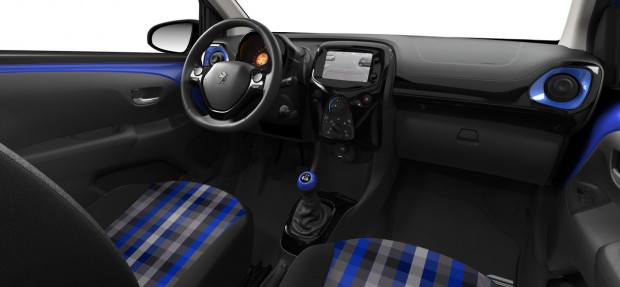 Peugeot 108 : kit de décors intérieurs Noir Brillant/Bleu Calvi