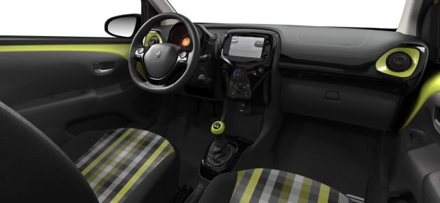 Peugeot 108 : kit de décors intérieurs Noir Brillant/Green Fizz