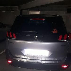 5008 dans son garage