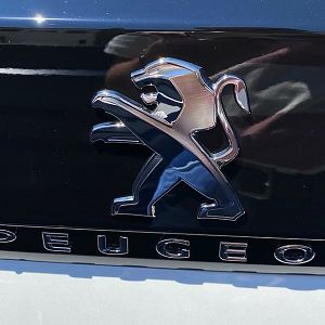 Logo Peugeot du 3008 HYBRIDE4 Fly