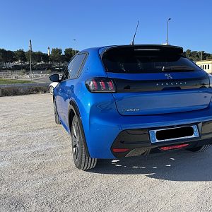 Arrière-e208