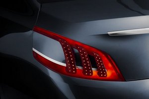 Concept 5 by Peugeot feu arrière à trois griffes led