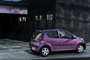 peugeot-107-2012-06_tn
