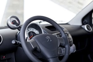 peugeot-107-2012-07_tn