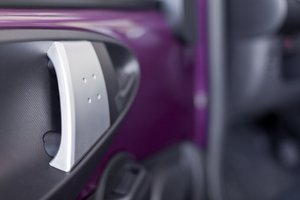 peugeot-107-2012-08_tn