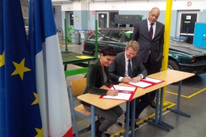Najat Vallaud-Belkacem et Xavier Chéreau signent le nouvel accord