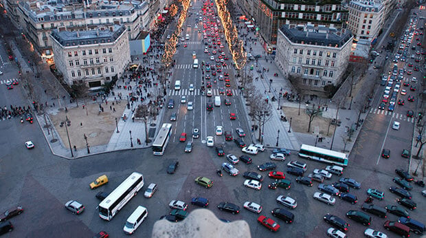 Résultat de recherche d'images pour "voiture paris champs elysees"