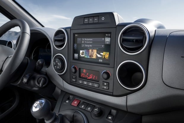 La console centrale du Peugeot Partner Tepee