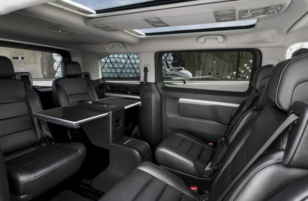 L'espace de travail du Peugeot Traveller Business VIP