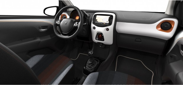 L'intérieur de la Peugeot 108 Top! Roland Garros