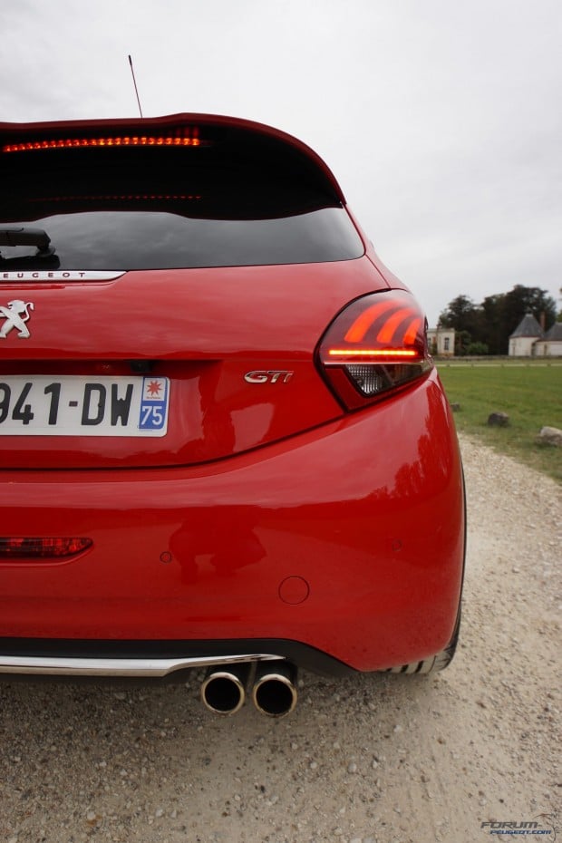 Peugeot 208 GTi by Peugeot Sport